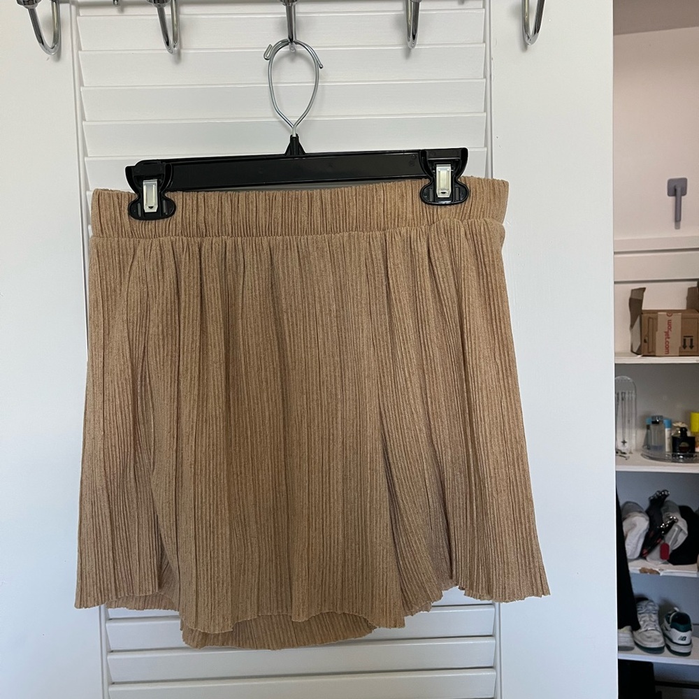 Vero Moda Cream Tan Flowy Shorts